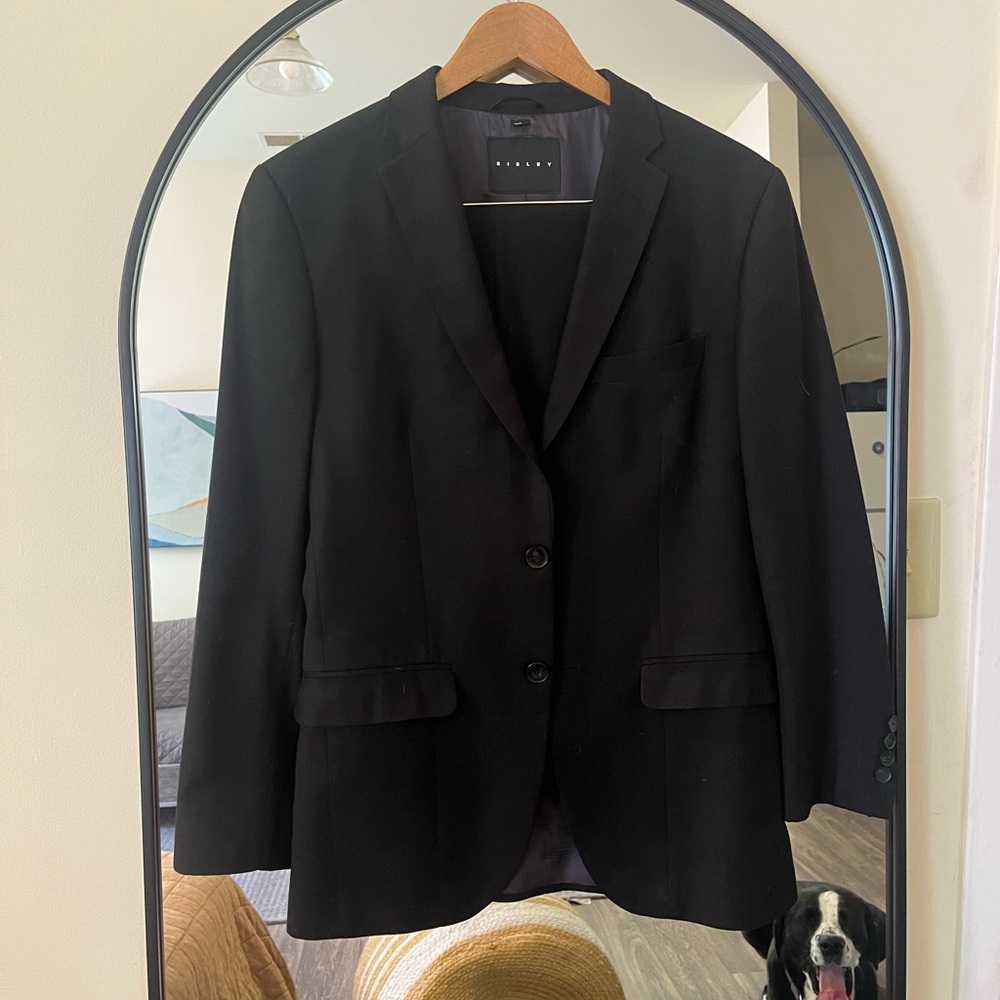 Suit w/ pants. Sisley. Black. 36s jacket. 30W/29L pants. Polyester/Viscose/Wool.